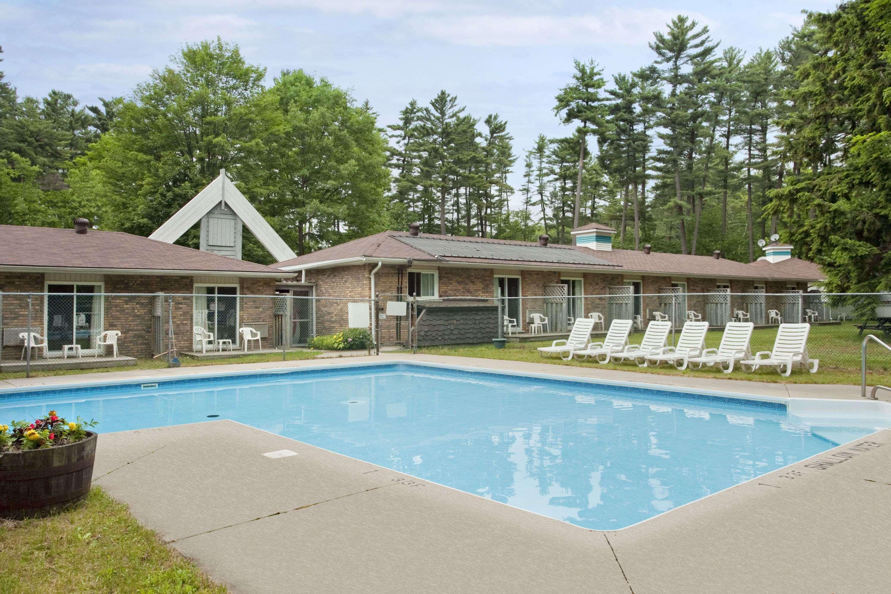 Travelodge By Wyndham Bracebridge Exteriér fotografie