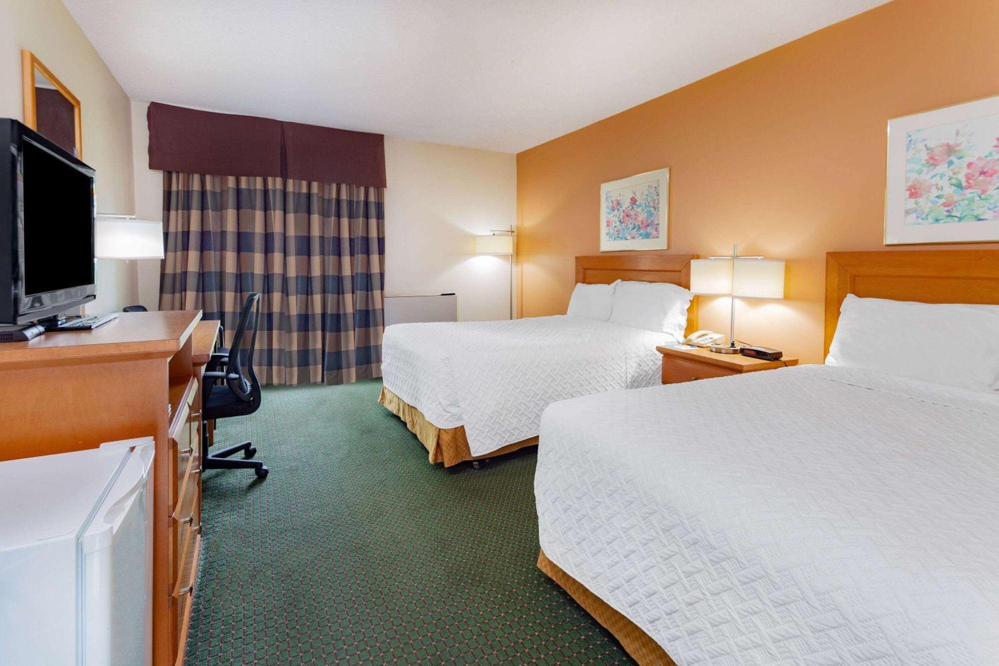 Travelodge By Wyndham Bracebridge Exteriér fotografie